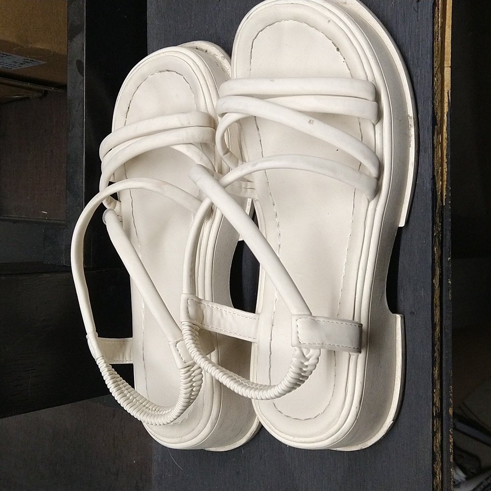 Hui er Mei sandals Size 7.5